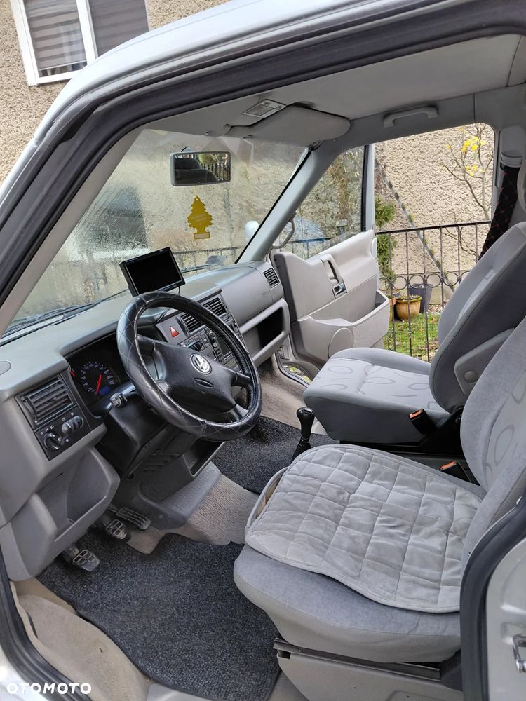 Volkswagen Multivan - 11