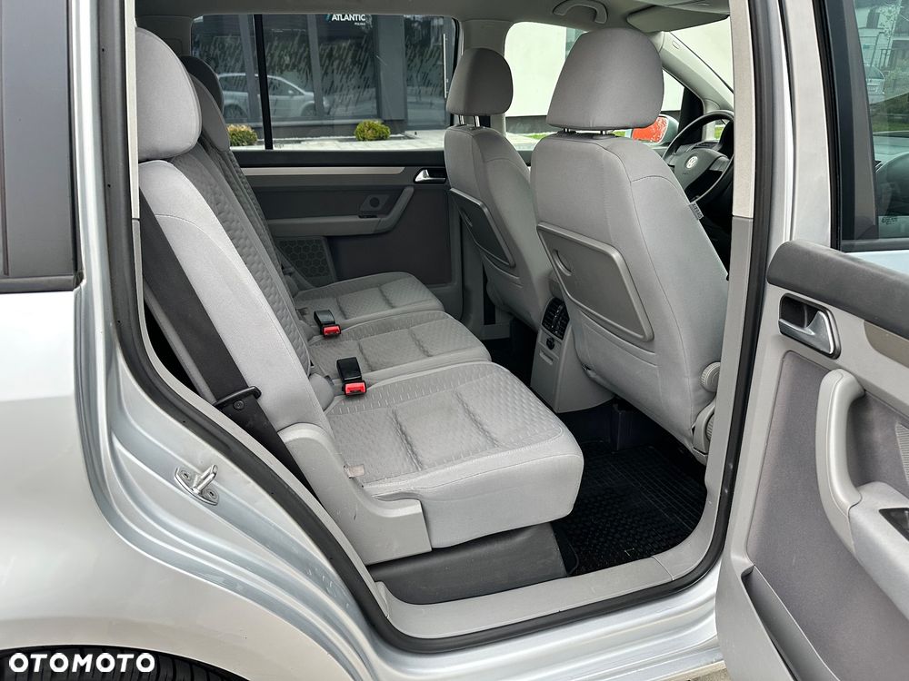 Volkswagen Touran 1.9 TDI Trendline DSG - 16