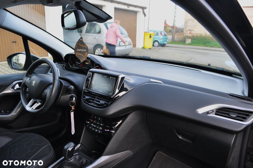 Peugeot 2008 1.2 Pure Tech Style S&S - 25