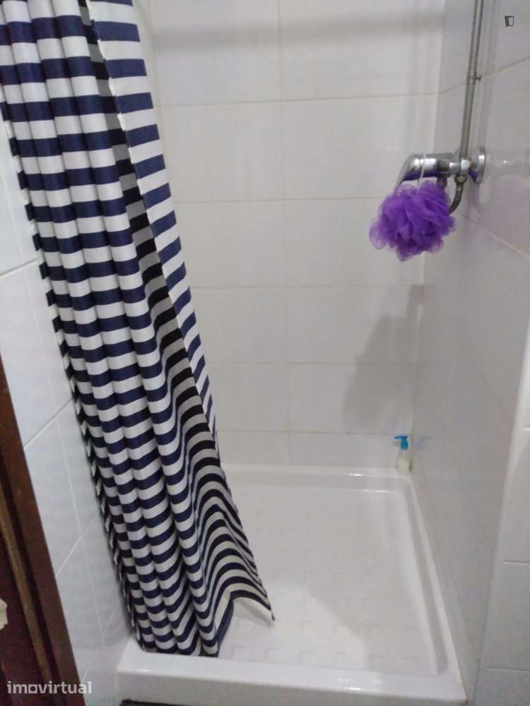 Quarto - localizado em Paranhos Porto - Grande imagem: 5/36