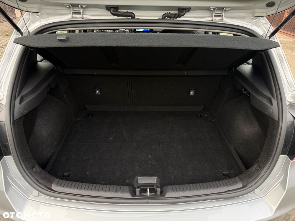 Hyundai i30 1.5 DPI Classic + - 18