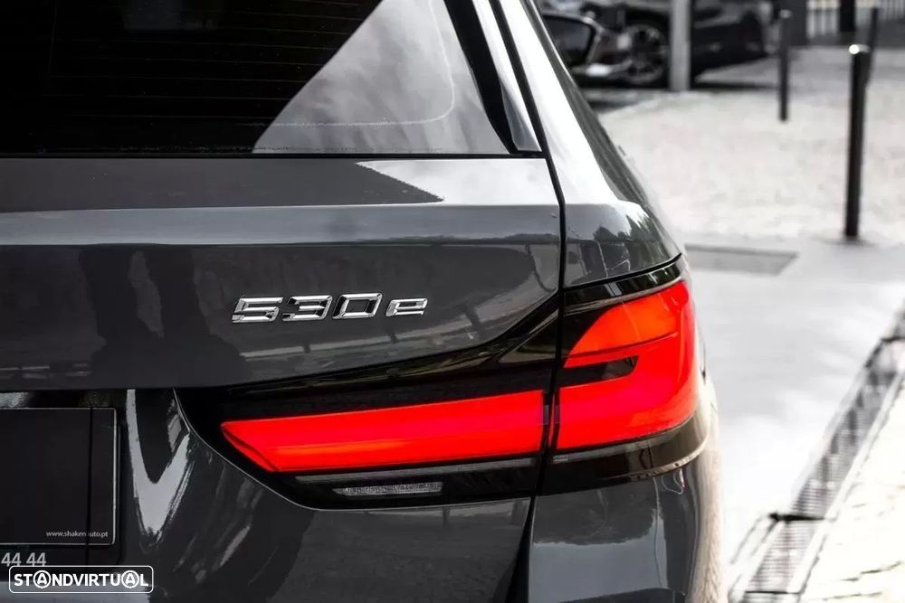 BMW 530 e Pack Desportivo M - 11
