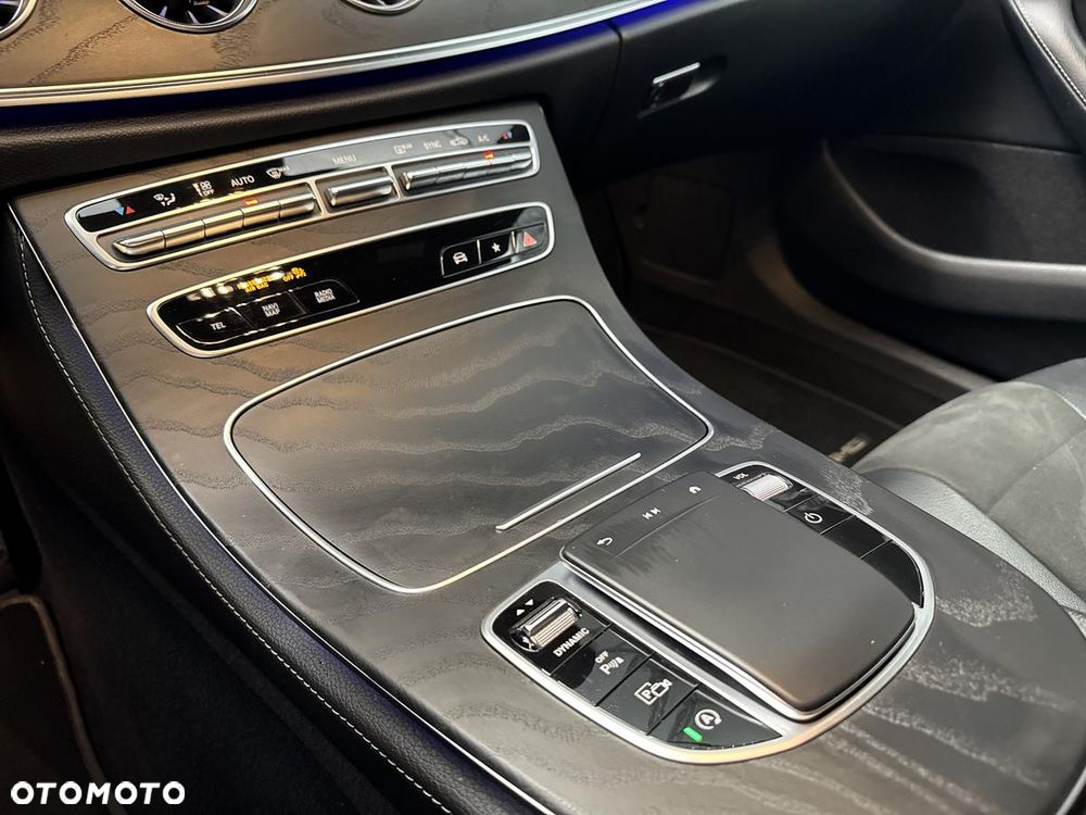 Mercedes-Benz CLS 300 d 4Matic 9G-TRONIC AMG Line - 21