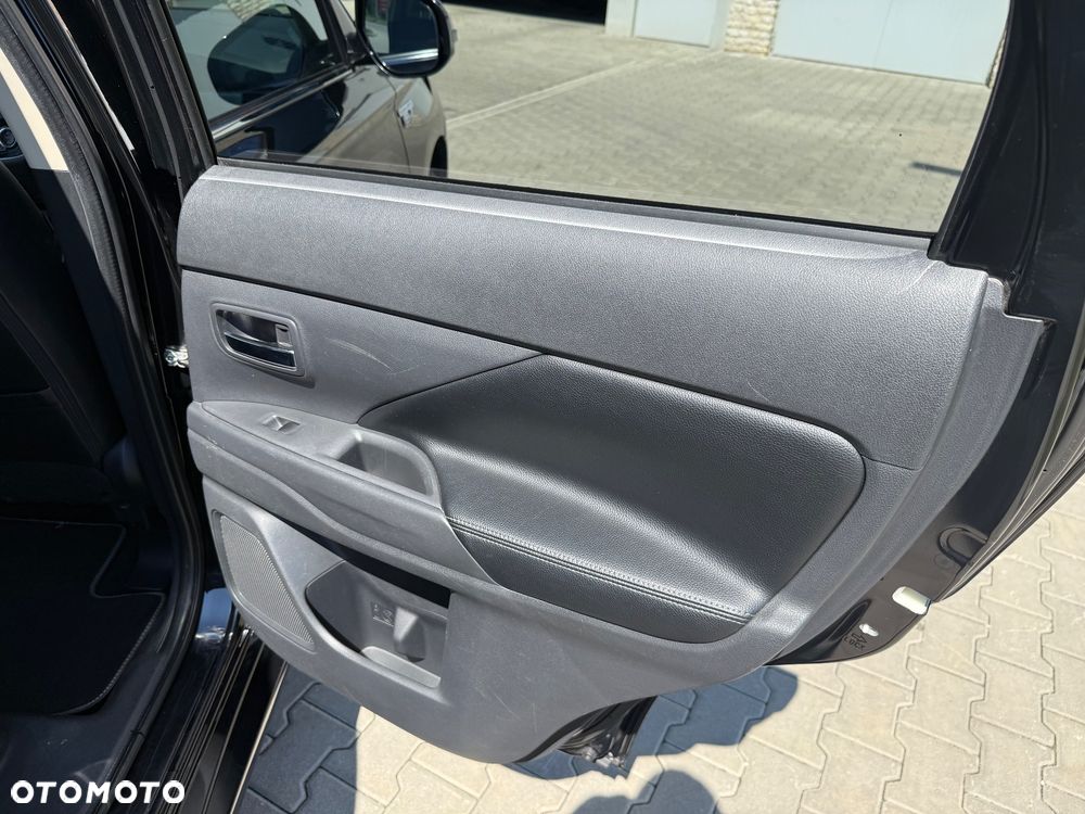 Mitsubishi Outlander 2.0 4WD Plus - 16