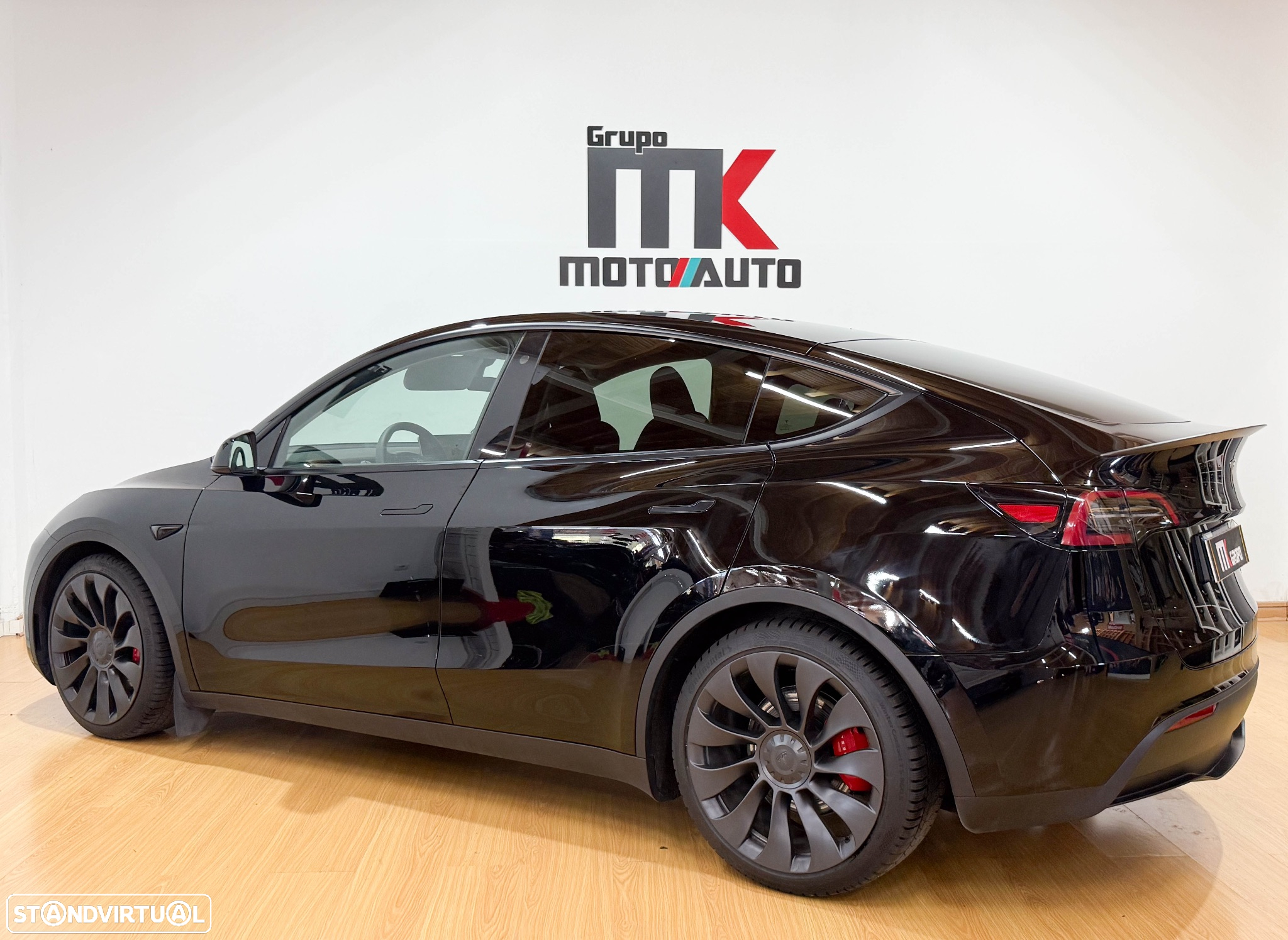 Tesla Model Y Performance Dual Motor AWD - 9