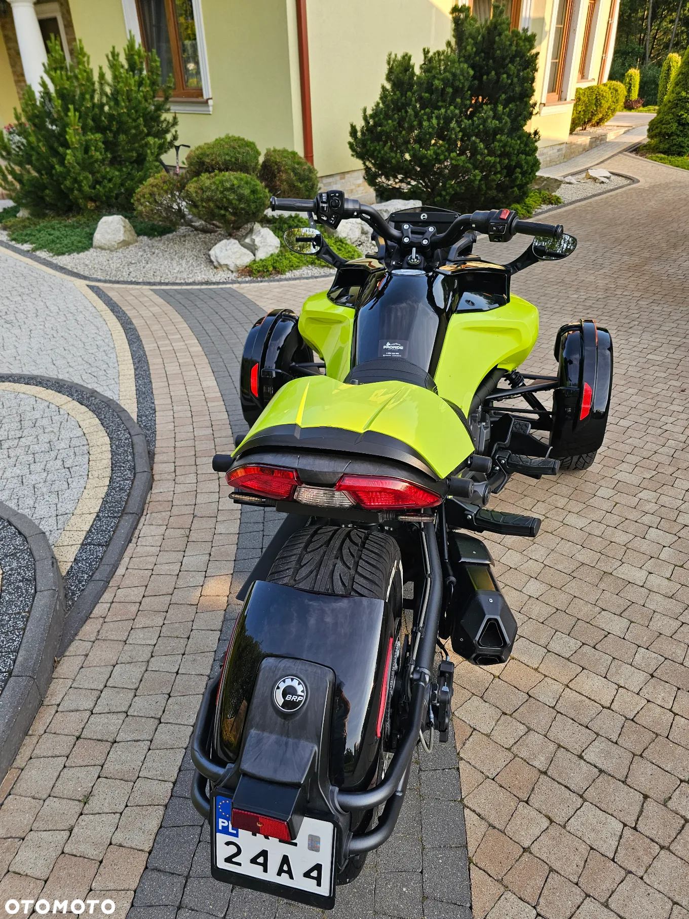 Can-Am Spyder - 10