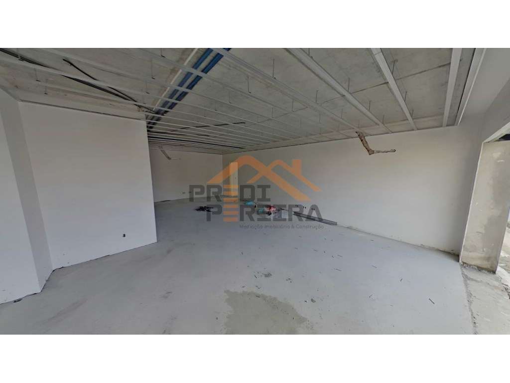 Apartamento T3, localizado em Santo António dos Cavaleiros. - Grande imagem: 2/18