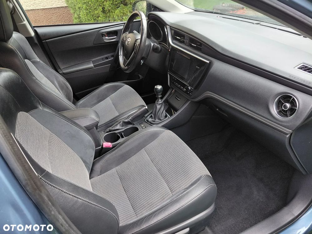 Toyota Auris 1.6 D-4D Executive - 10