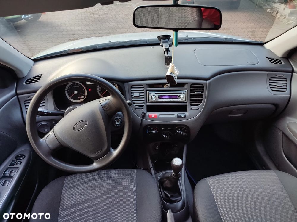 Kia Rio 1.4 City - 8