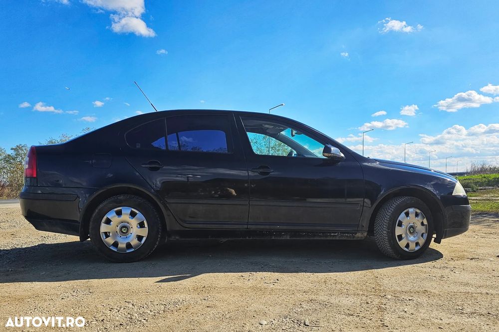 Skoda Octavia 1.6 Ambiente - 9