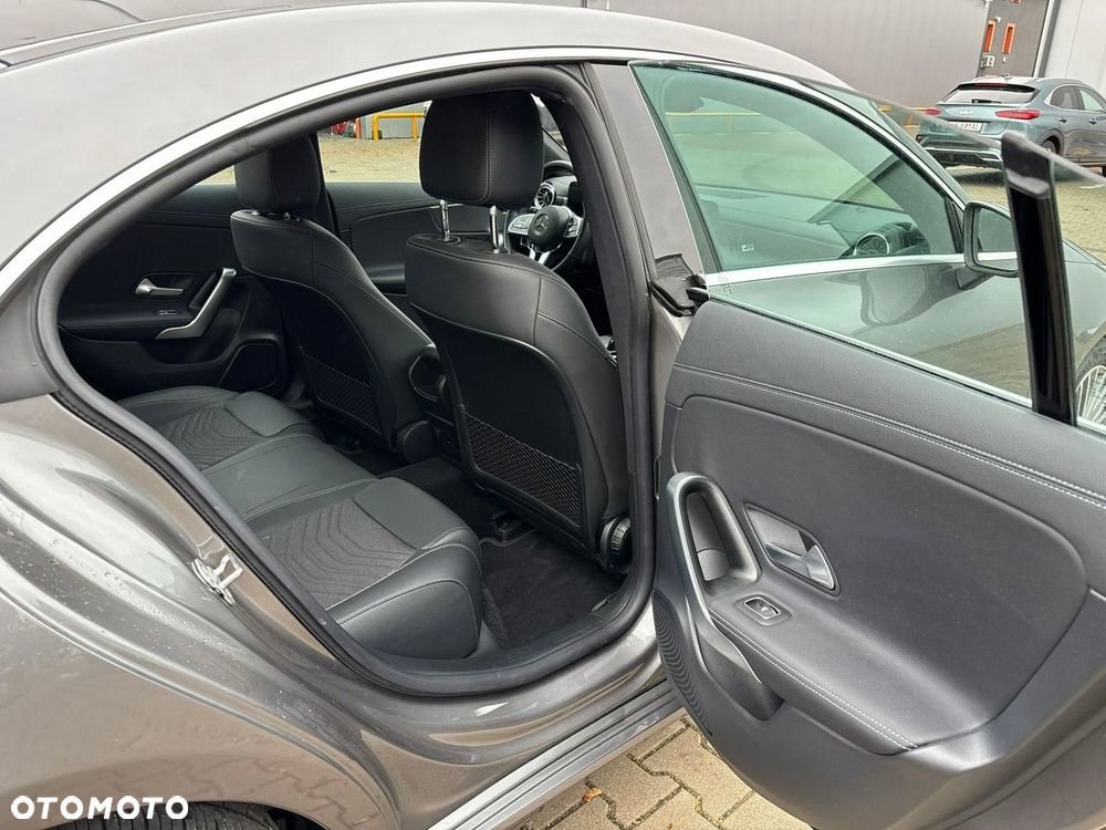Mercedes-Benz CLA 180 7G-DCT - 18