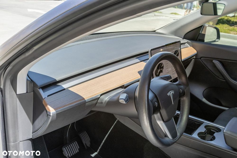 Tesla Model Y Long Range Dual Motor AWD - 14