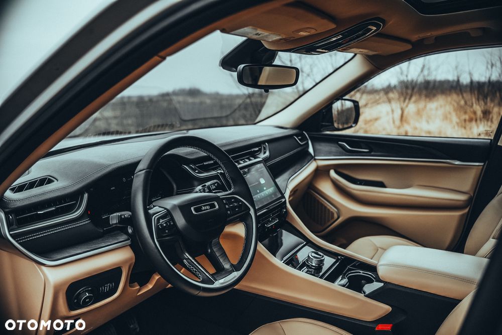 Jeep Grand Cherokee - 27