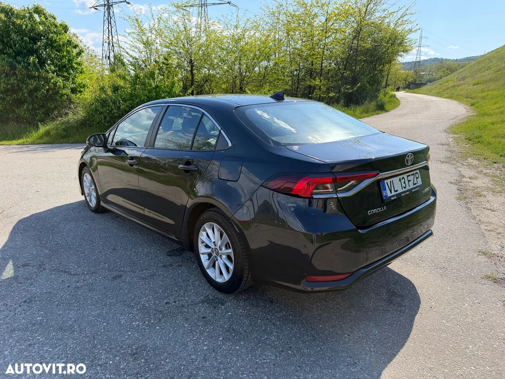 Toyota Corolla 1.8 HSD Business - 17