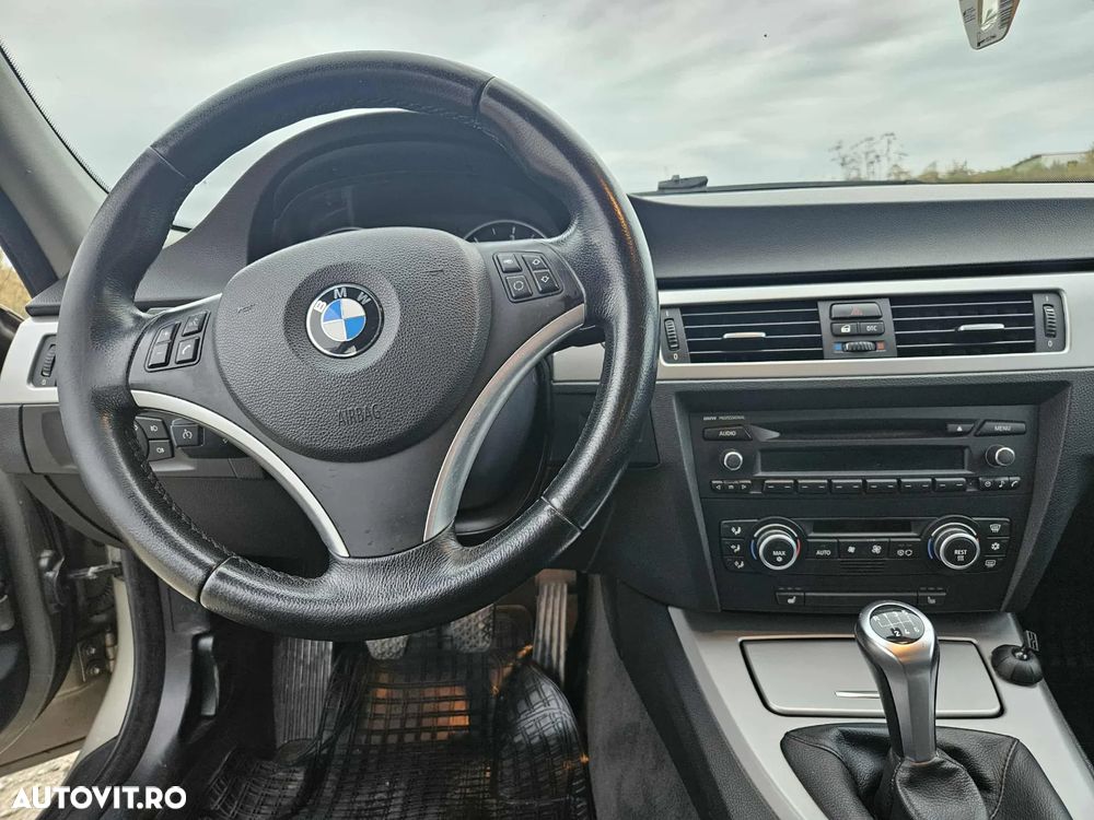 BMW Seria 3 318d DPF Touring - 10