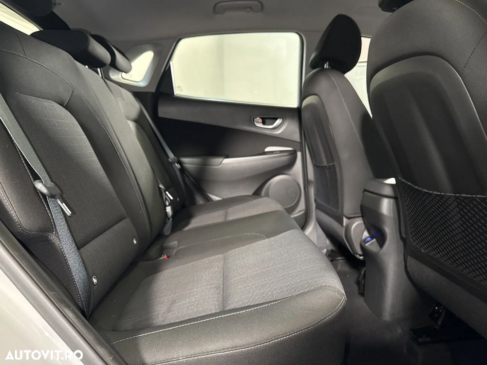 Hyundai KONA - 13