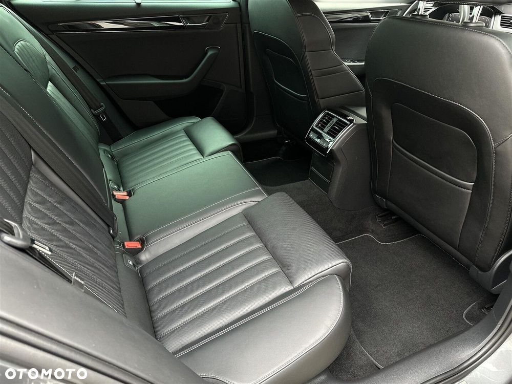 Skoda Superb 2.0 TDI SCR 4x4 L&K DSG - 9
