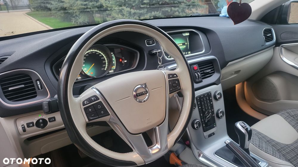 Volvo V40 D2 Momentum - 11
