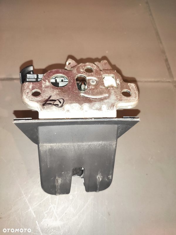 AUDI Q7 4L LIFT ZAMEK RYGIEL TYLNEJ KLAPY BAGAŻNIKA ORYGINAŁ ZDROWY - 6