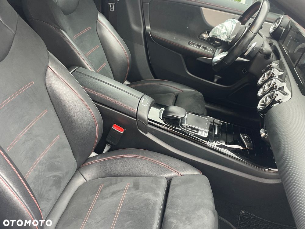 Mercedes-Benz CLA 180 7G-DCT AMG Line - 9