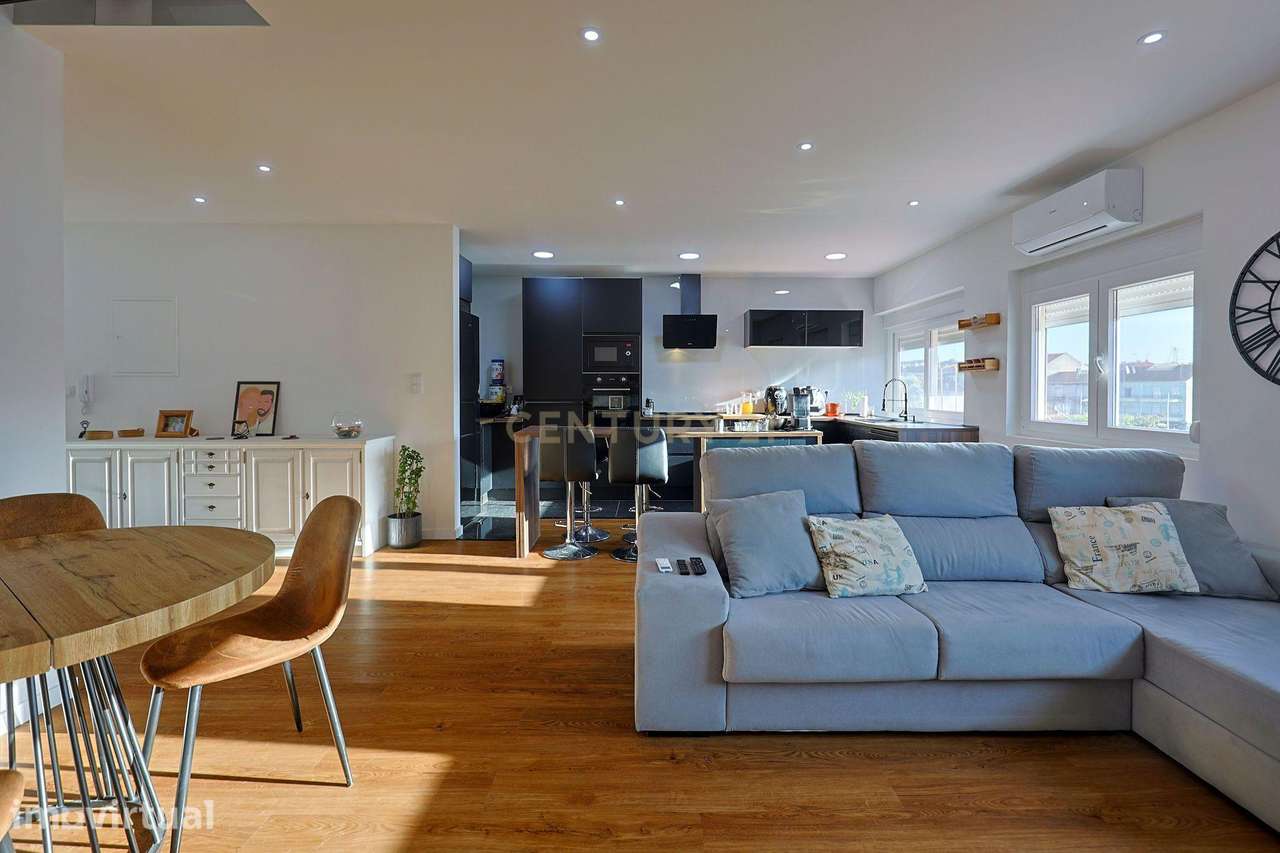 Apartamento T3 Duplex Remodelado no Centro de Corroios - Grande imagem: 4/31