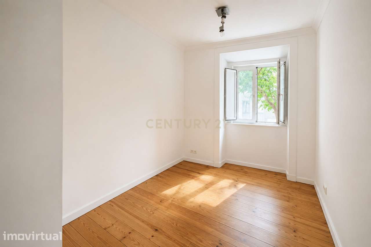 Apartamento T2 Duplex, em Prazeres, Lisboa - Grande imagem: 2/18