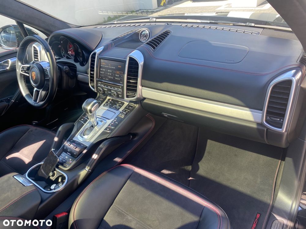 Porsche Cayenne GTS - 32
