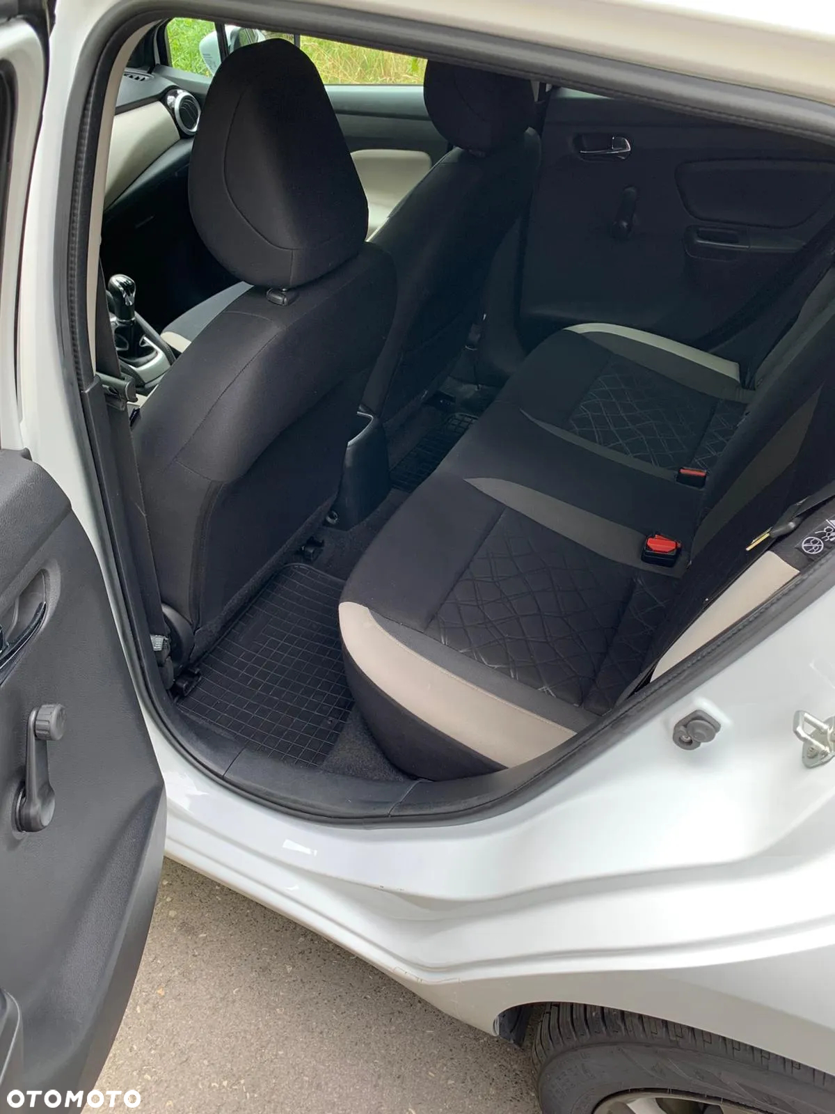 Nissan Micra 1.0 Visia Plus - 14