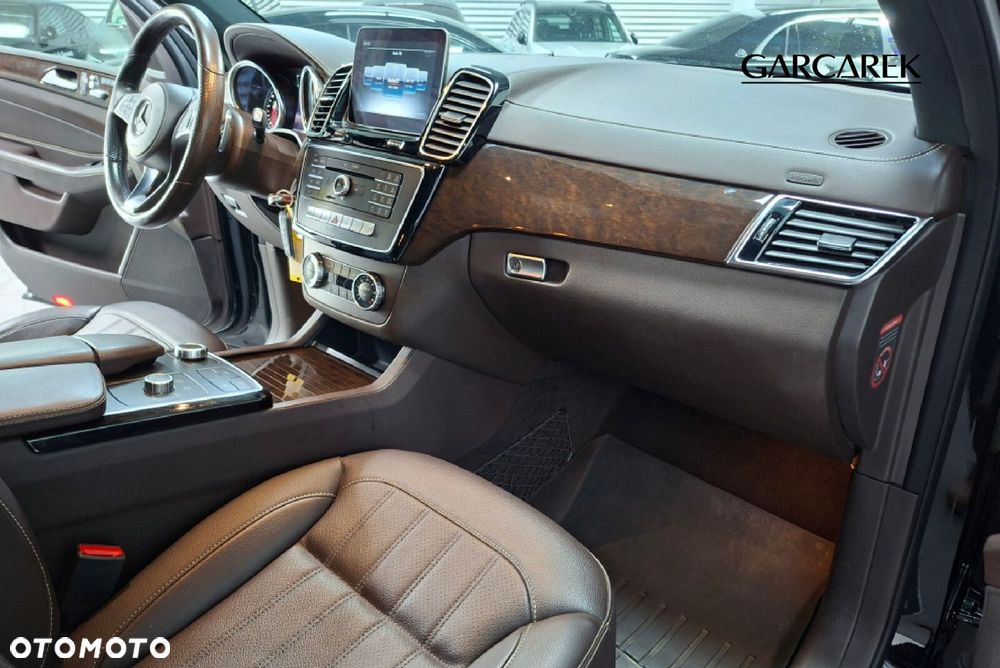 Mercedes-Benz GLS - 24