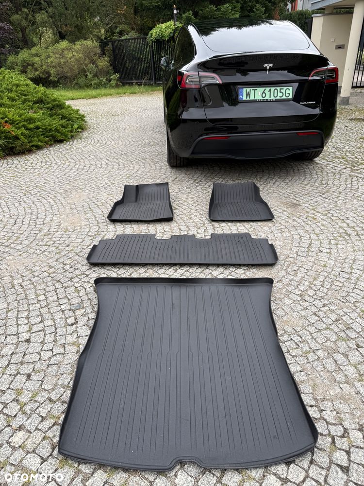 Tesla Model Y - 7