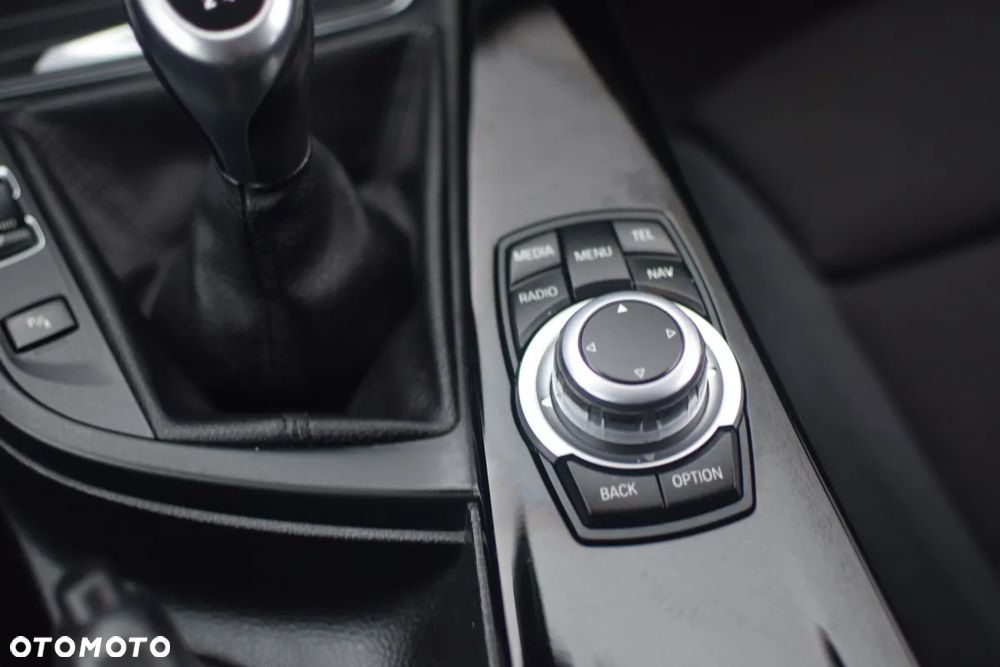 BMW Seria 3 318d DPF Edition Sport - 20