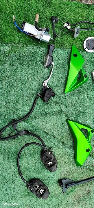 KAWASAKI Z800 Owiewka Siedzenie Koło Felga Pompka Hamulca Ośka Ogon - 3