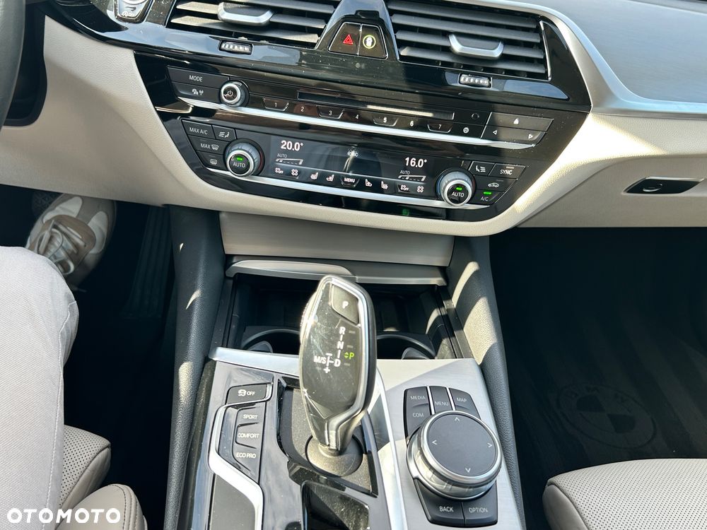 BMW Seria 5 530i xDrive Sport Line sport - 13