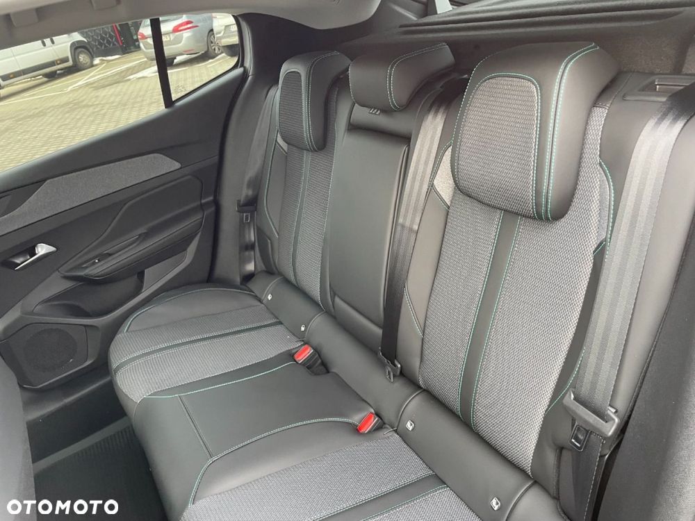Peugeot 408 - 14