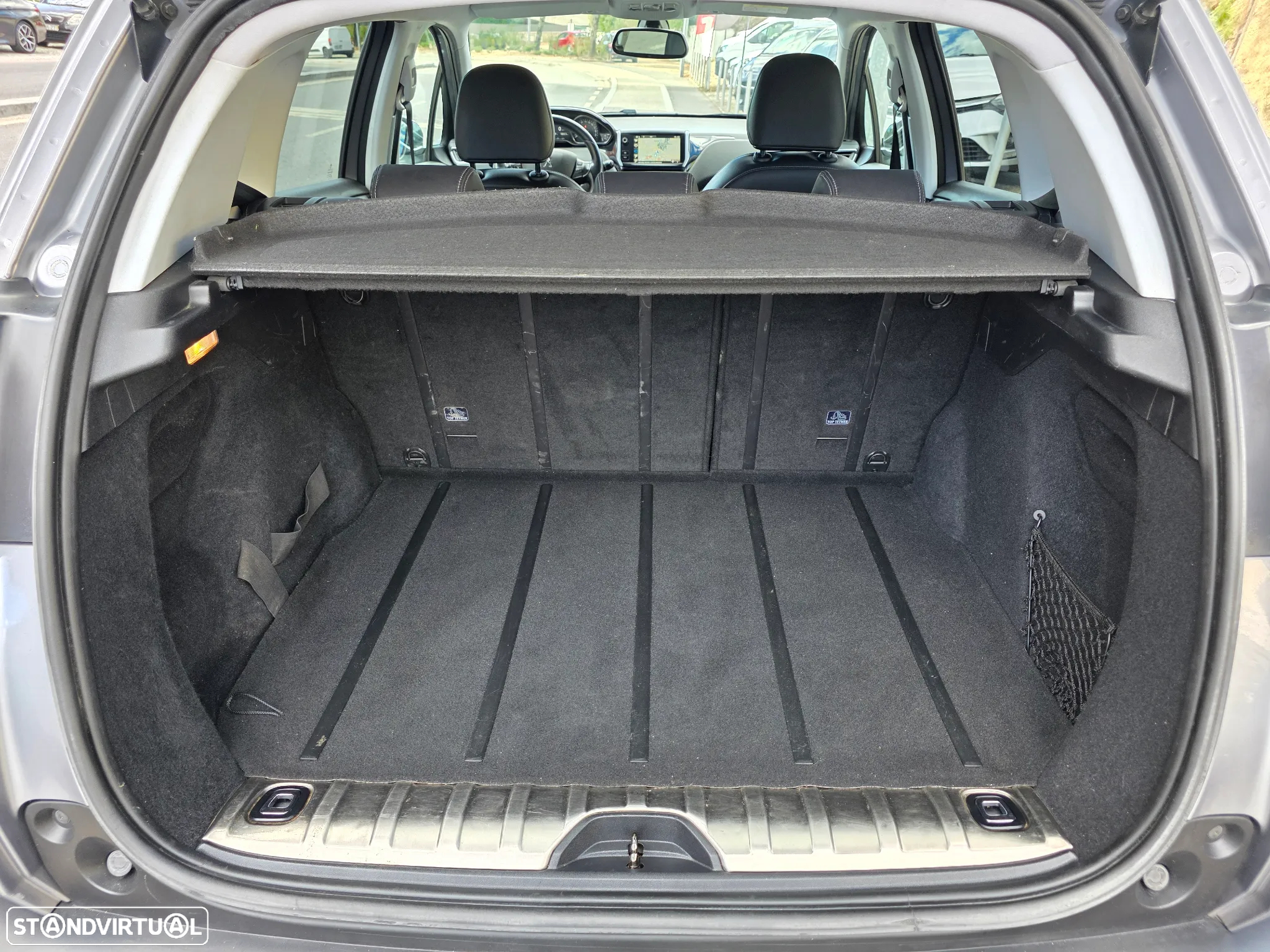 Peugeot 2008 1.4 HDi Allure - 21