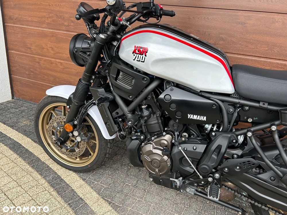 Yamaha XSR - 6