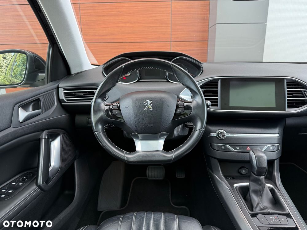 Peugeot 308 1.2 PureTech Allure S&S - 32