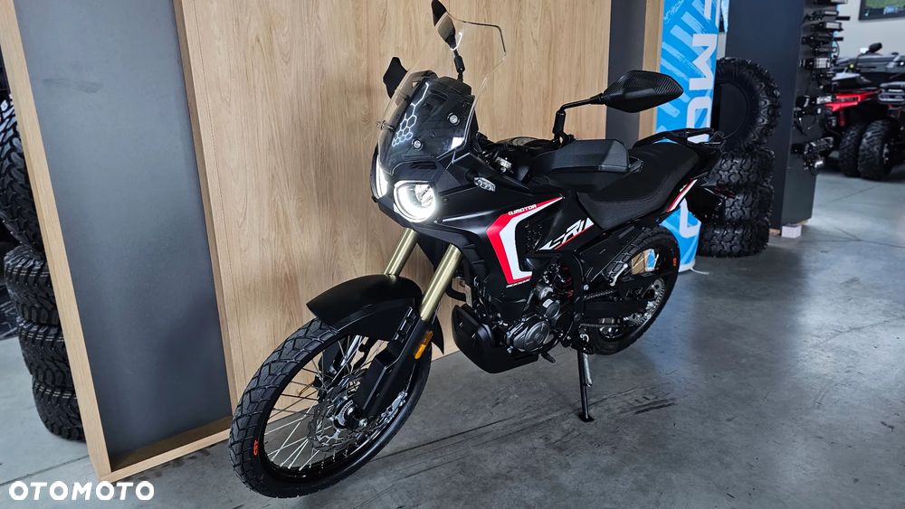 QJMOTOR SRT 300DX - 1