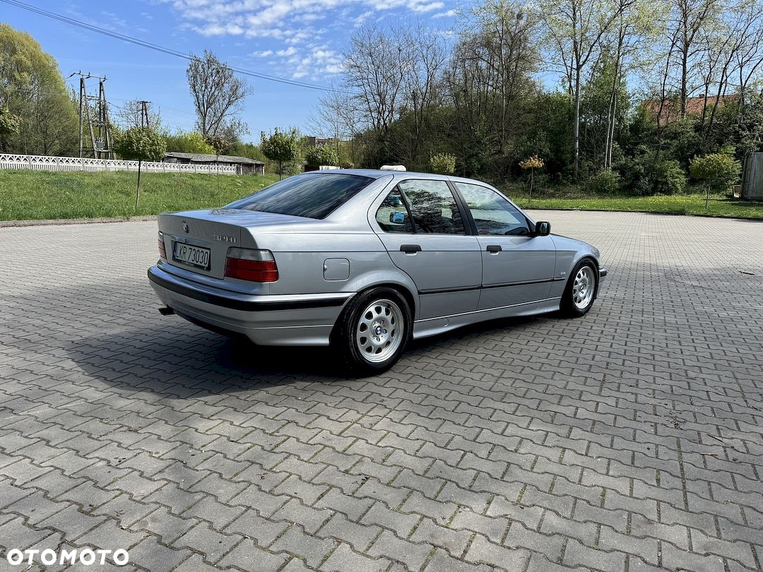 BMW Seria 3 320i - 8