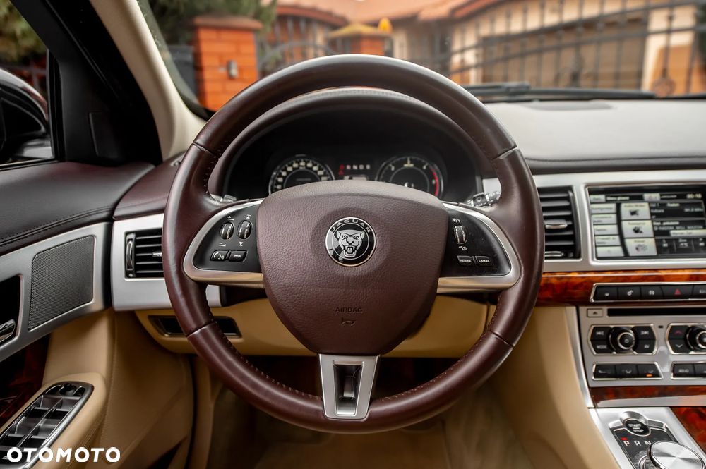 Jaguar XF 3.0 V6 S - 23