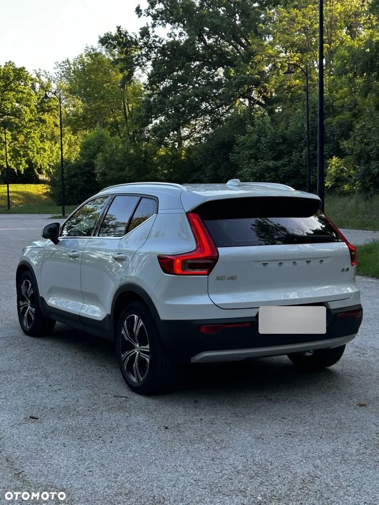 Volvo XC 40 B4 B AWD R-Design - 2