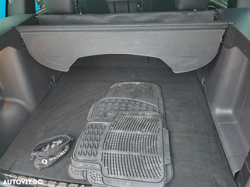Dacia Duster 1.6 16V 4x4 Prestige - 27