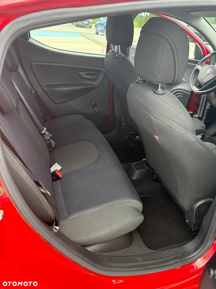 Lancia Ypsilon 1.2 8V Momo S&S - 5