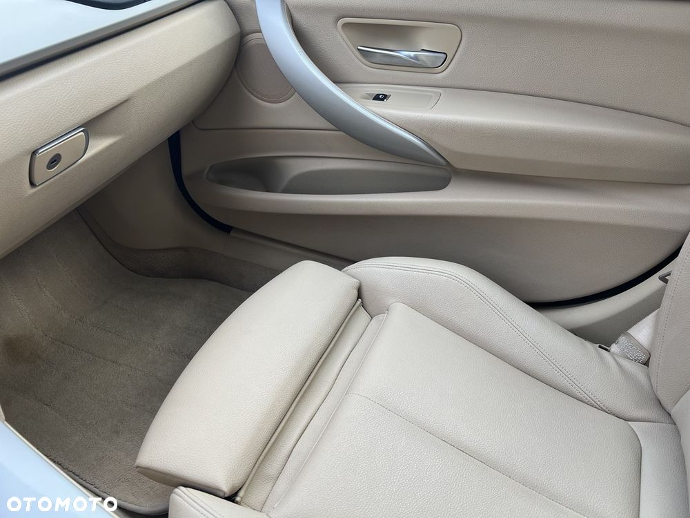 BMW 3GT 318d Luxury Line - 13