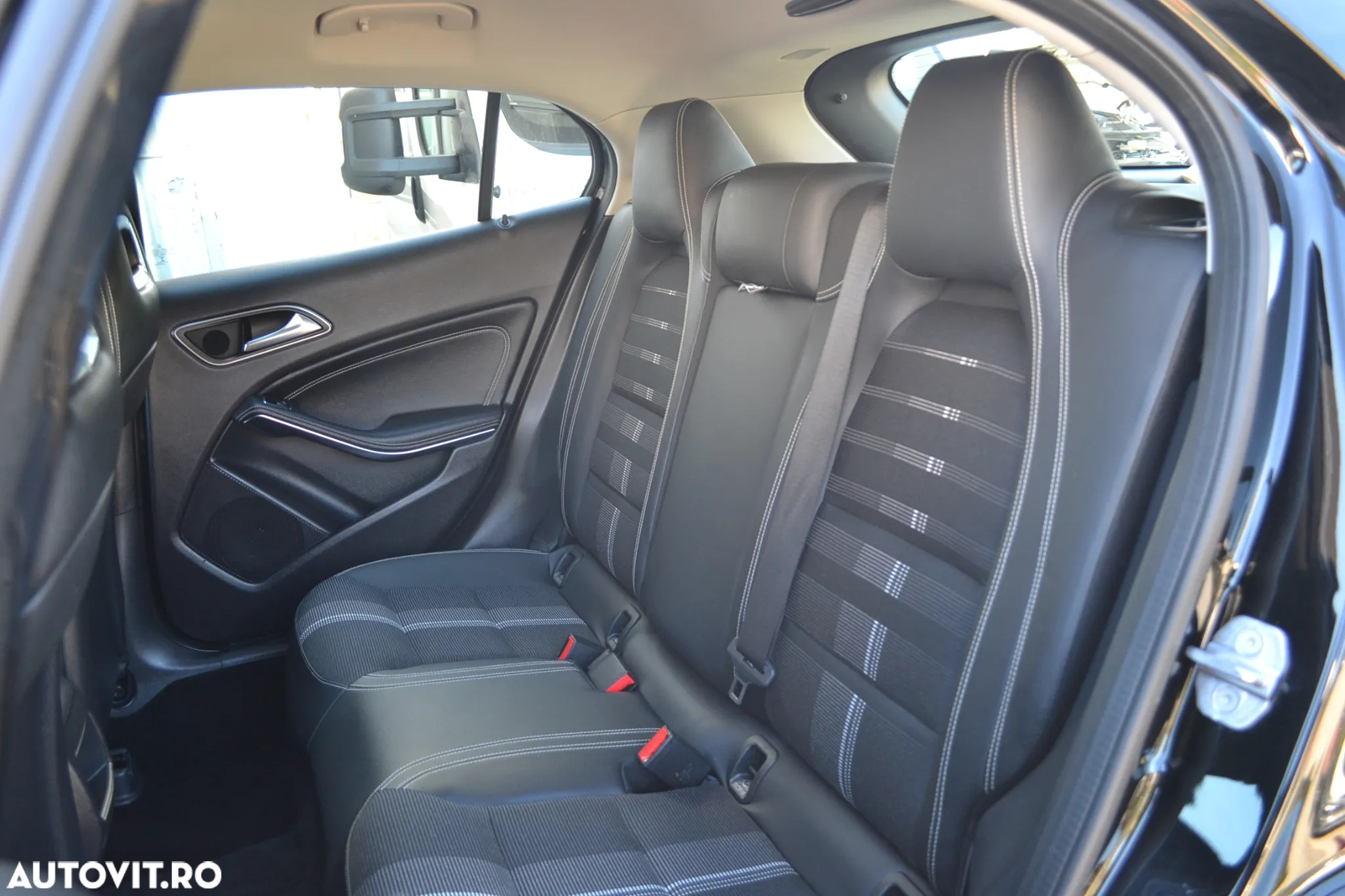 Mercedes-Benz GLA 200 7G-DCT Urban - 15