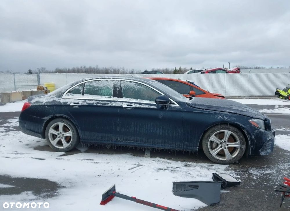 Mercedes-Benz Klasa E 300 9G-TRONIC AMG Line - 2