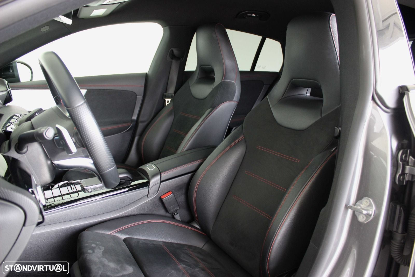 Mercedes-Benz CLA 180 d Shooting Brake AMG Line Aut. - 36