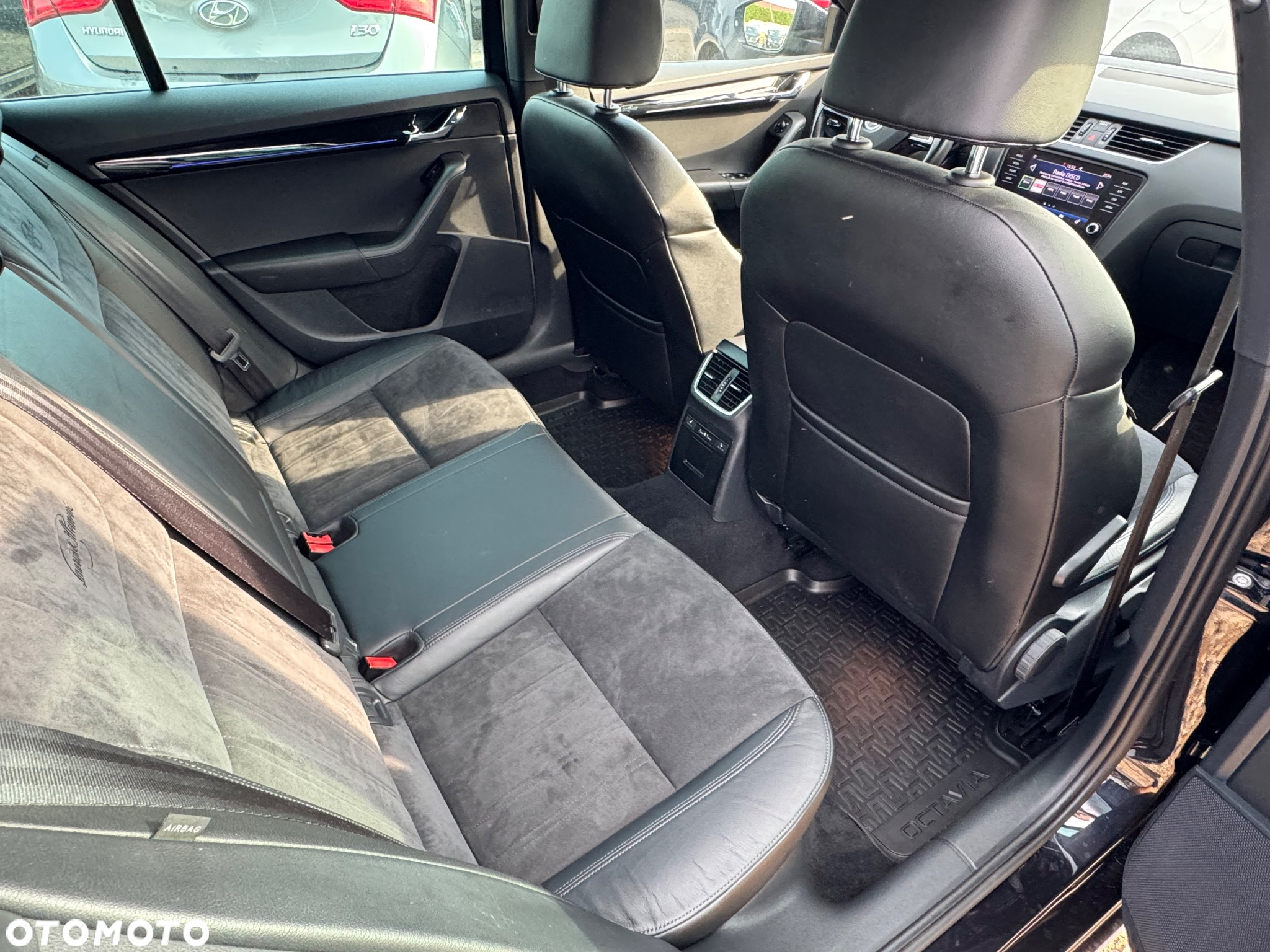 Skoda Octavia 2.0 TDI 4x4 L&K DSG - 12