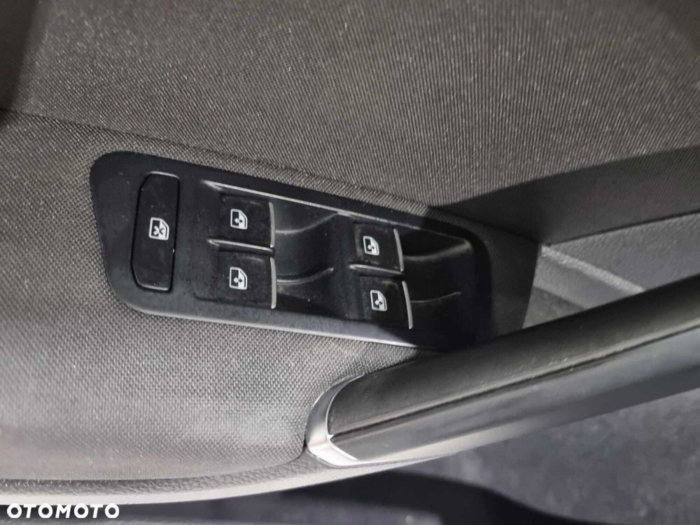 Volkswagen Golf - 28