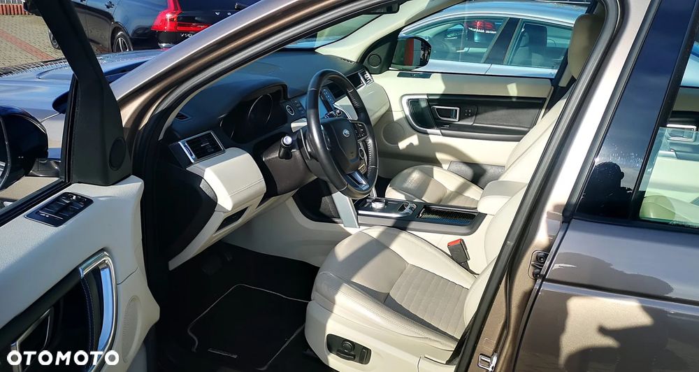 Land Rover Discovery Sport TD4 HSE Luxury - 23